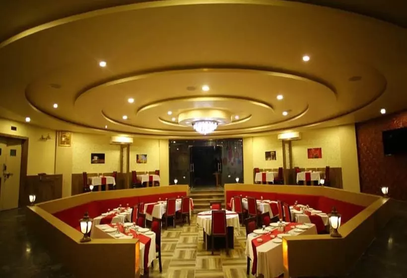 Hotelli Saroj Sagar   Sagar