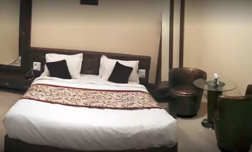 Hotelli Saroj Sagar   Sagar