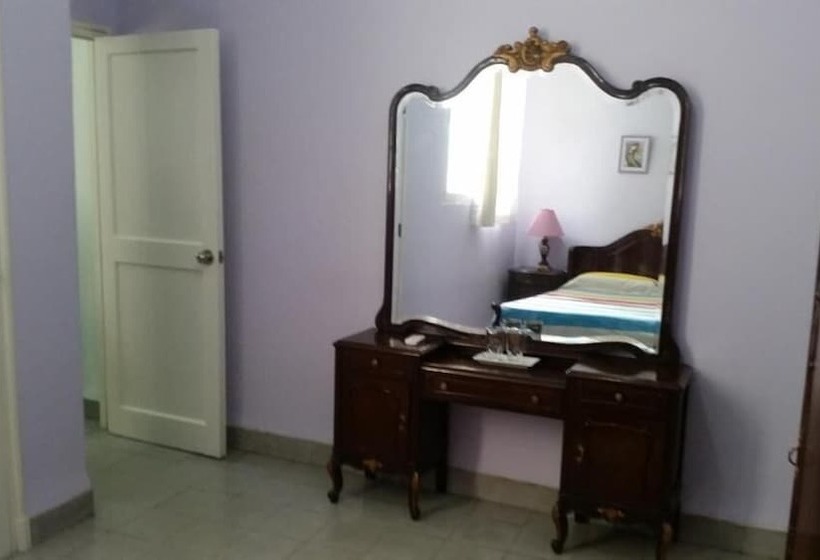 پانسیون Cary Apartment