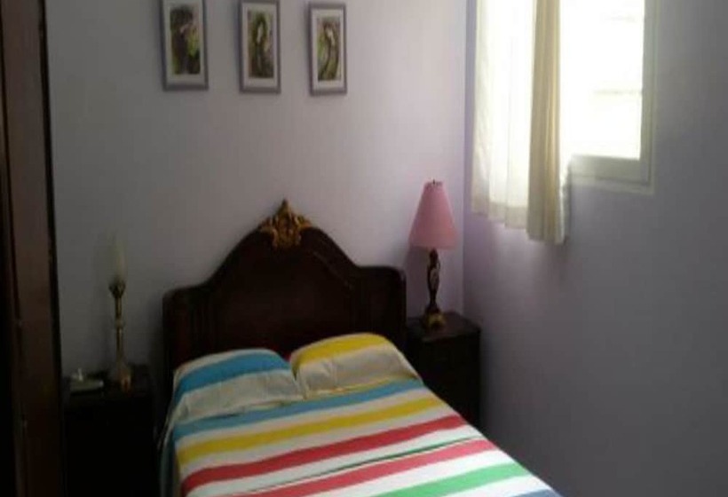 پانسیون Cary Apartment