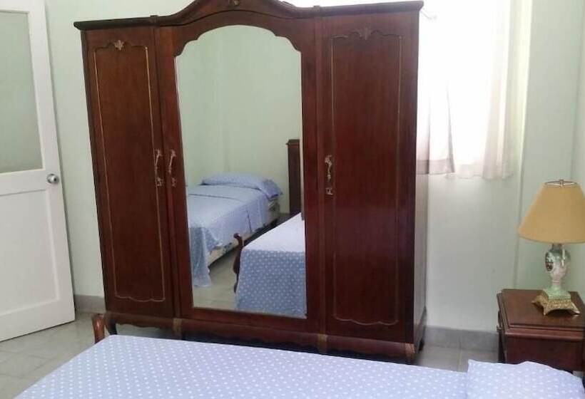 پانسیون Cary Apartment