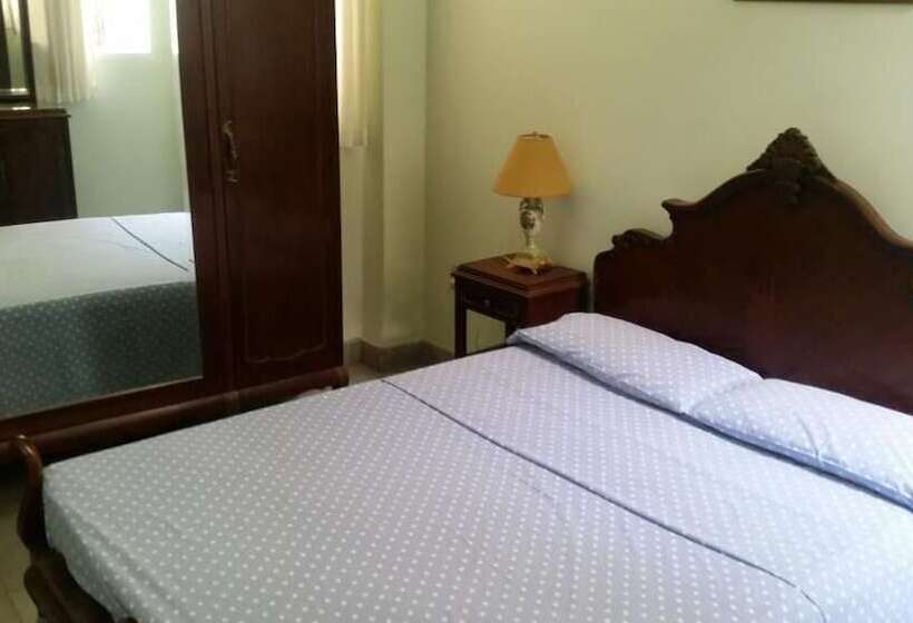 پانسیون Cary Apartment