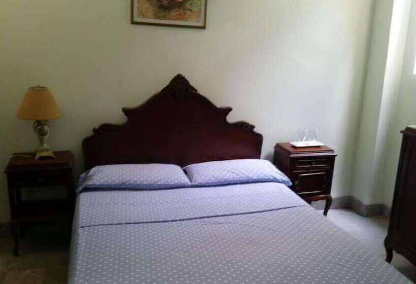 پانسیون Cary Apartment