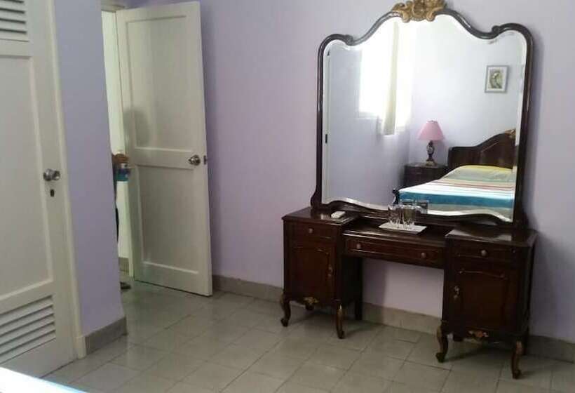 پانسیون Cary Apartment