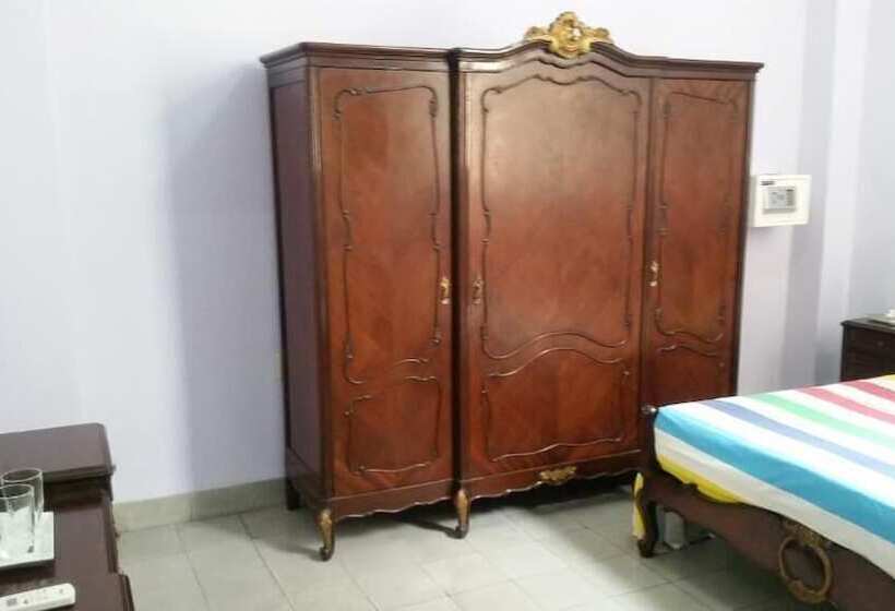 پانسیون Cary Apartment