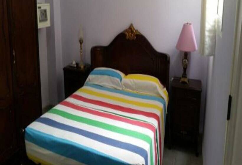 پانسیون Cary Apartment