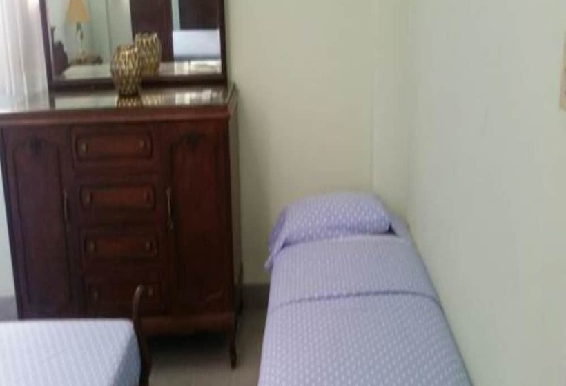 پانسیون Cary Apartment