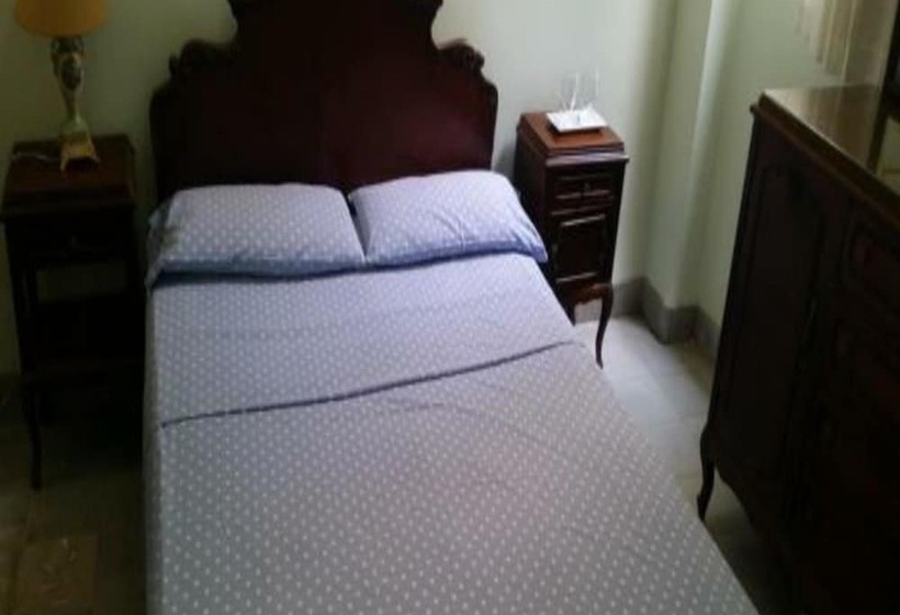 پانسیون Cary Apartment