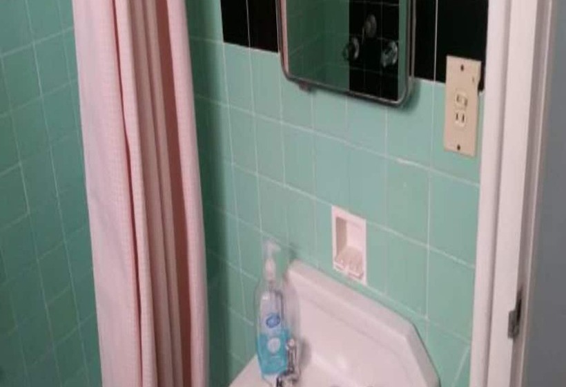 پانسیون Cary Apartment