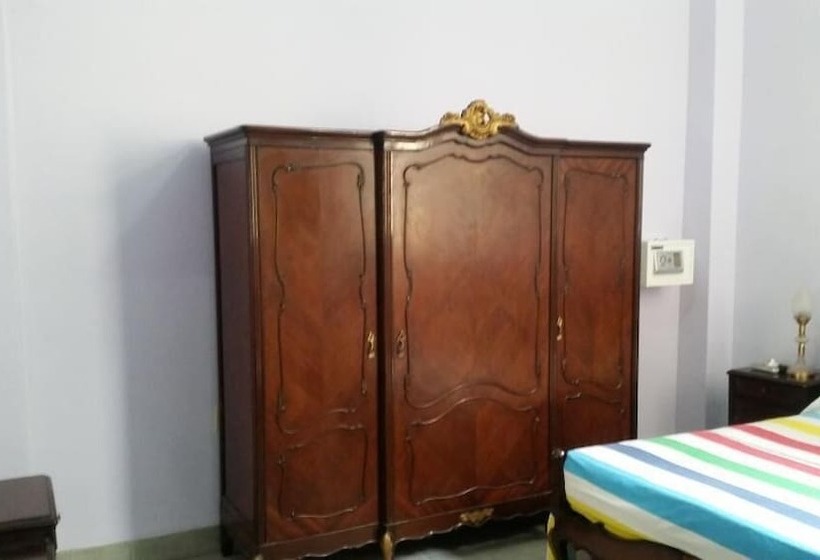 پانسیون Cary Apartment