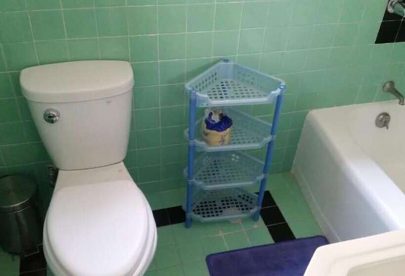 پانسیون Cary Apartment