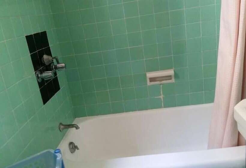 پانسیون Cary Apartment