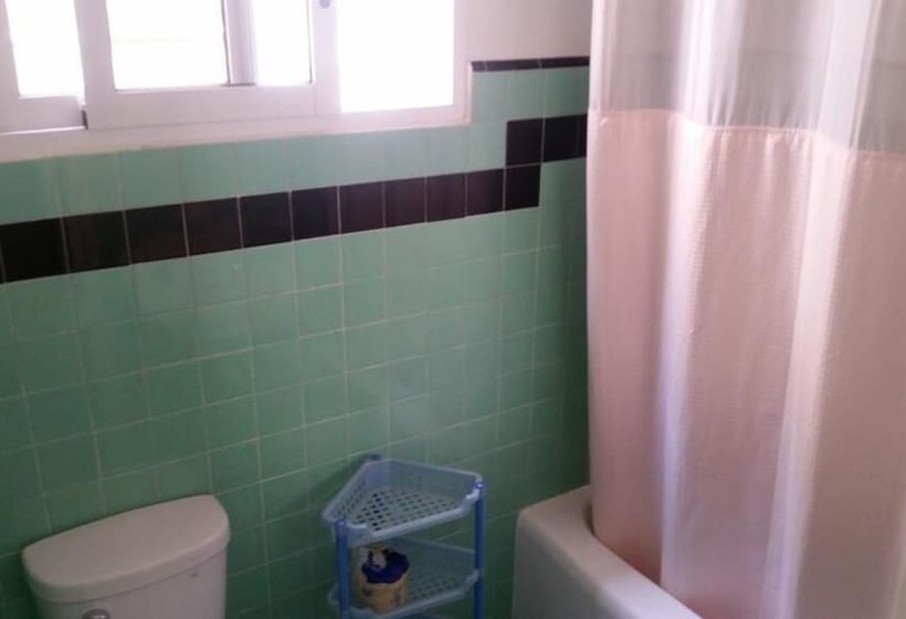 پانسیون Cary Apartment