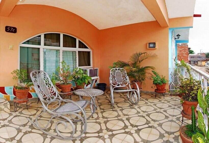 پانسیون Hostal La Isabelita