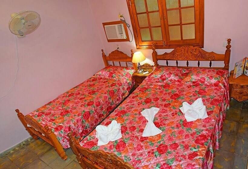 پانسیون Hostal La Isabelita