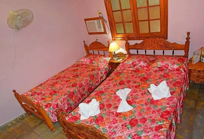 ペンション Hostal La Isabelita