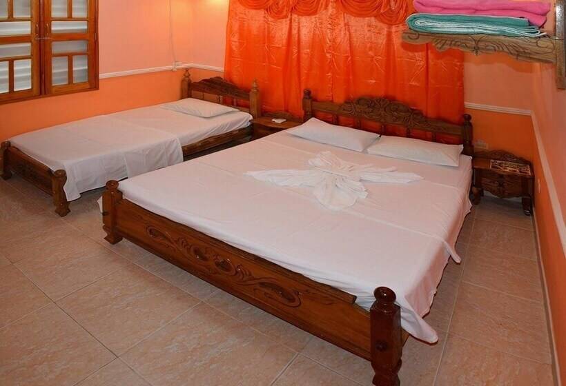 پانسیون Hostal La Isabelita