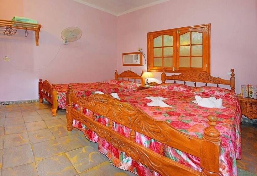 پانسیون Hostal La Isabelita
