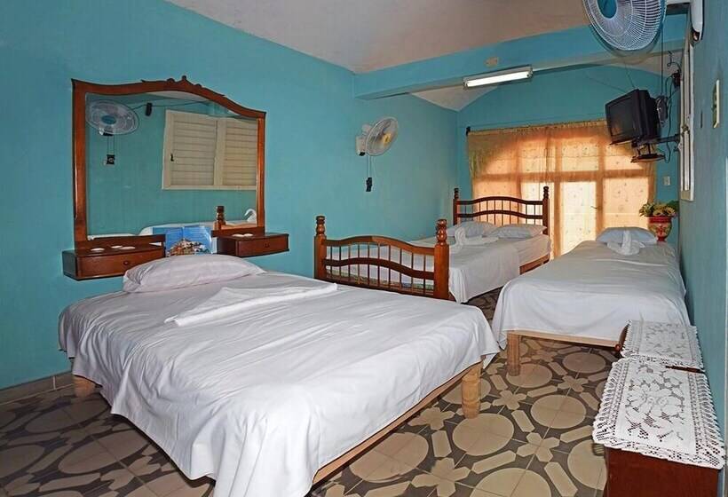 پانسیون Hostal La Isabelita