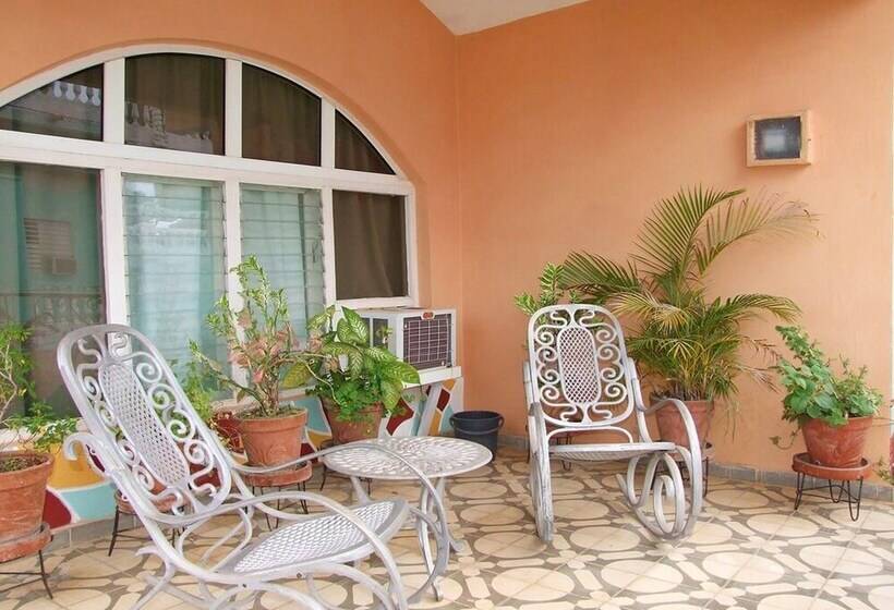 پانسیون Hostal La Isabelita