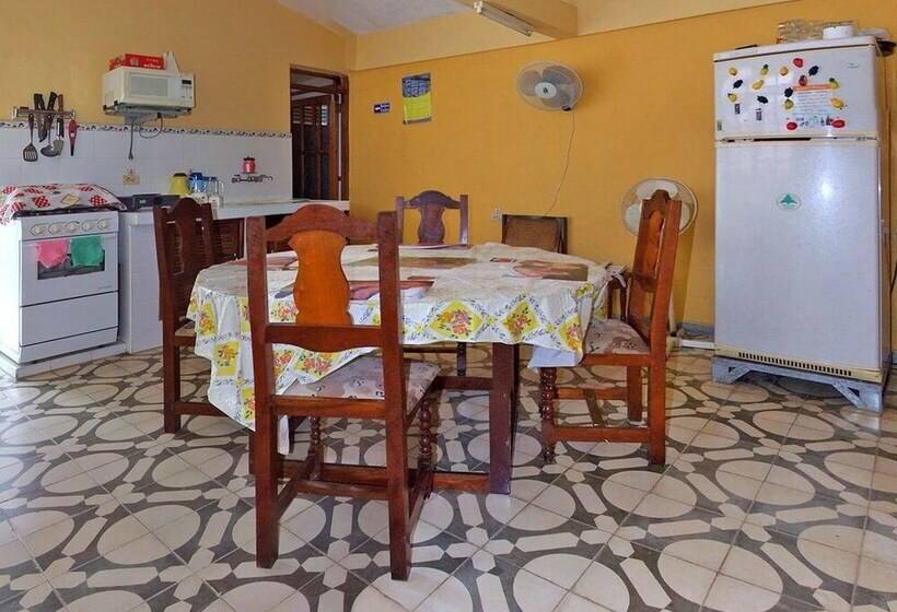 پانسیون Hostal La Isabelita