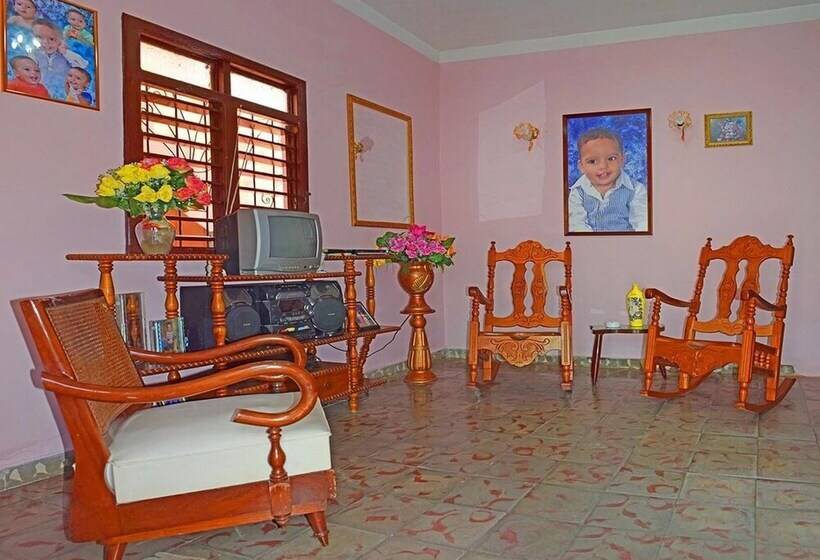 پانسیون Hostal La Isabelita