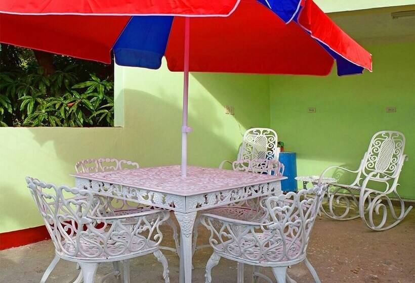 پانسیون Hostal La Isabelita