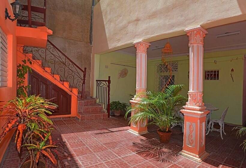 پانسیون Hostal La Isabelita