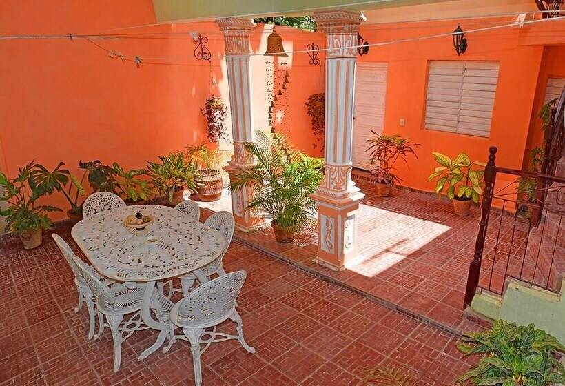 پانسیون Hostal La Isabelita