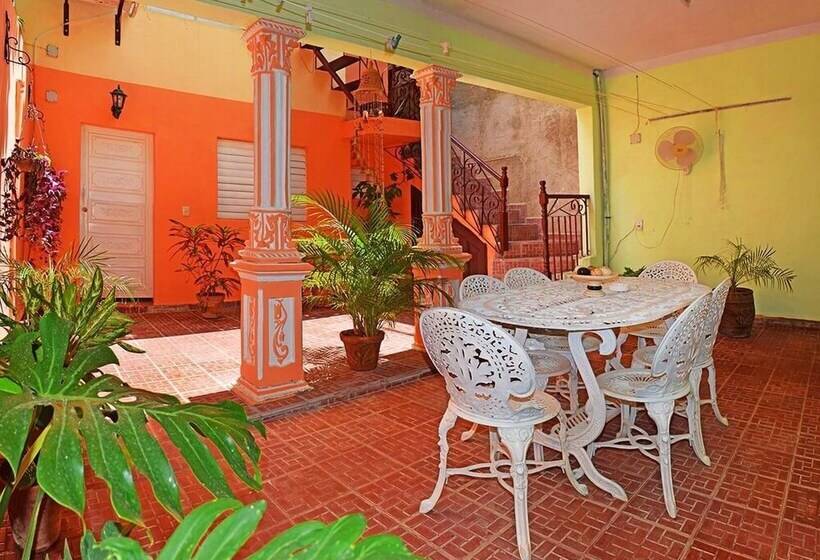 پانسیون Hostal La Isabelita