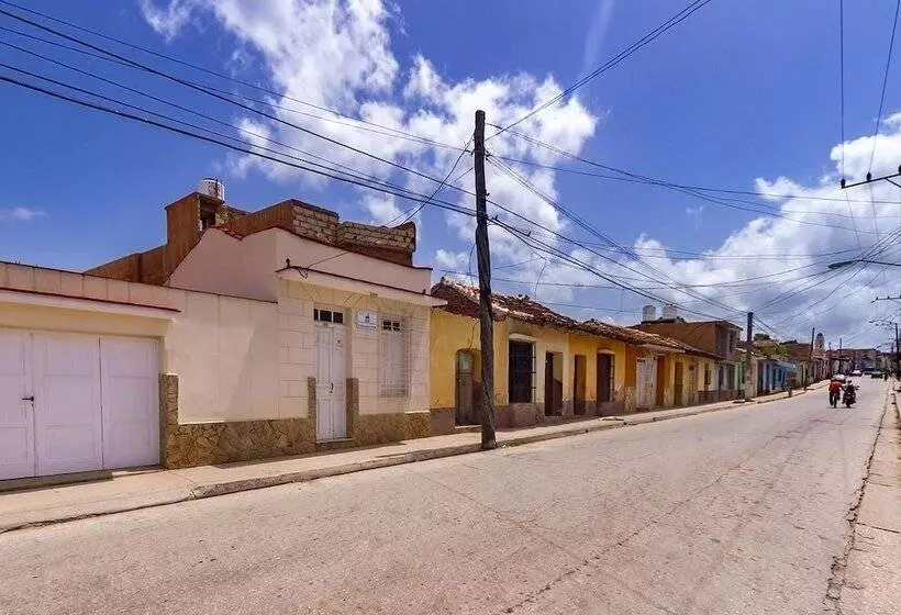 ペンション Hostal Omar Esquerra Trinidad