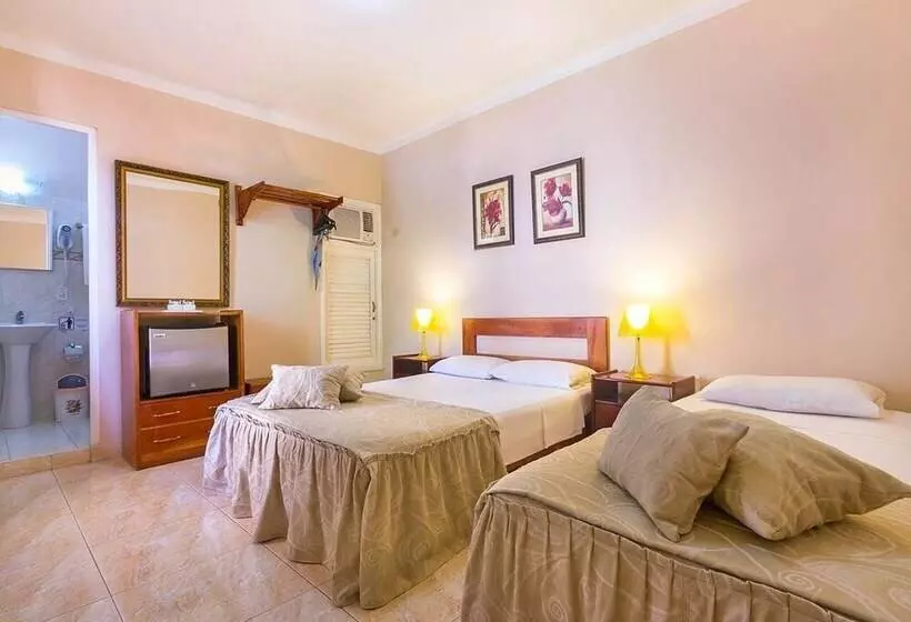 ペンション Hostal Omar Esquerra Trinidad