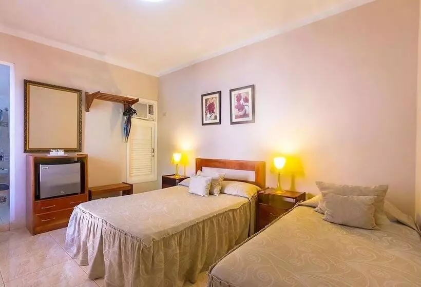 ペンション Hostal Omar Esquerra Trinidad
