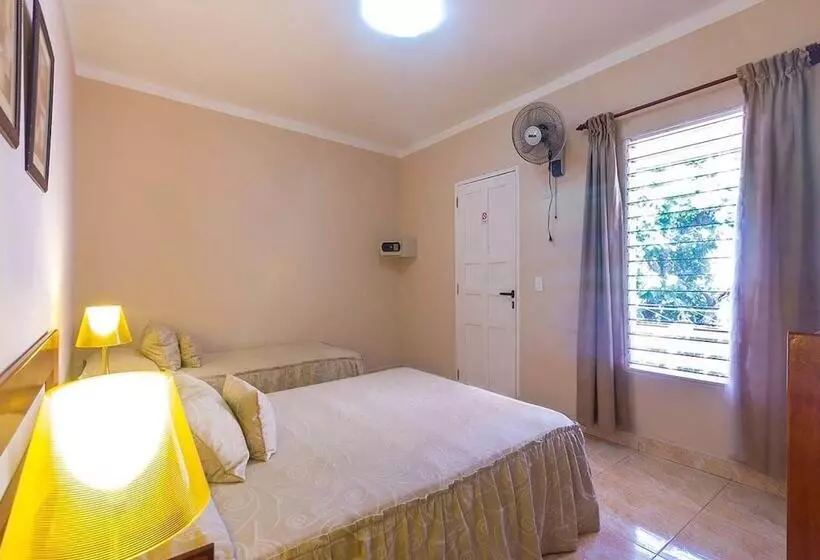ペンション Hostal Omar Esquerra Trinidad