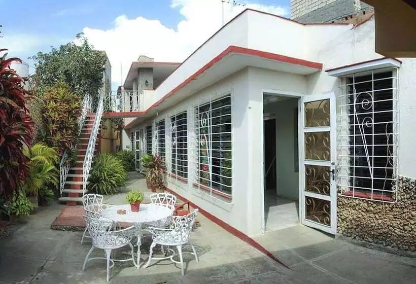 ペンション Hostal Omar Esquerra Trinidad
