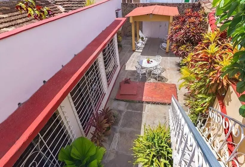 ペンション Hostal Omar Esquerra Trinidad