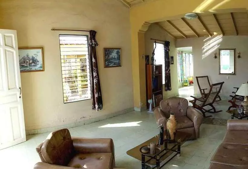 ペンション Hostal Omar Esquerra Trinidad
