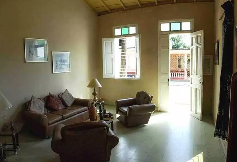 ペンション Hostal Omar Esquerra Trinidad