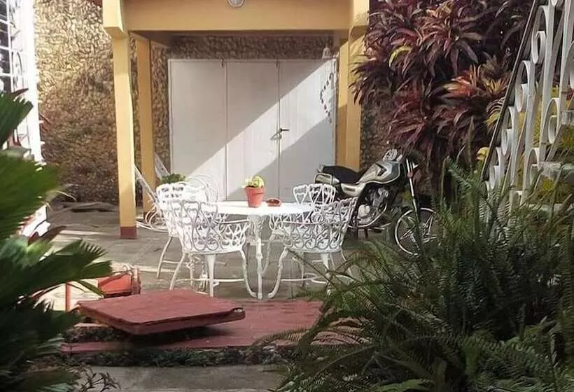 ペンション Hostal Omar Esquerra Trinidad
