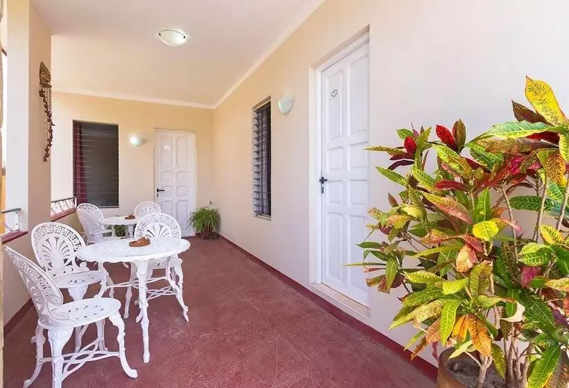 ペンション Hostal Omar Esquerra Trinidad
