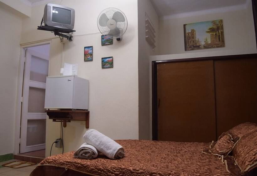 پانسیون Hostal Villanueva