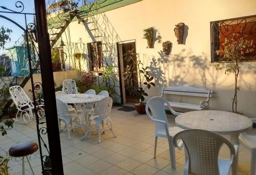 پانسیون Hostal Villanueva