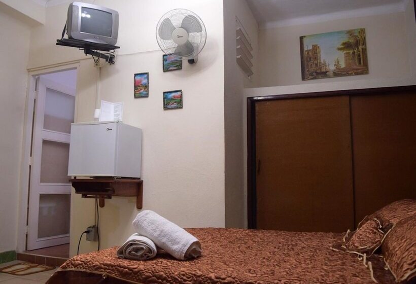 پانسیون Hostal Villanueva