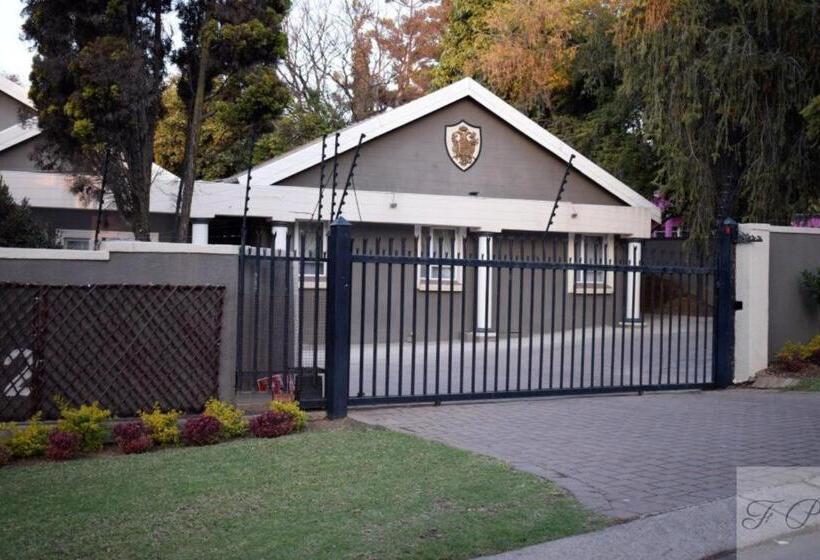 پانسیون The Rhino Room At Frederick S Place