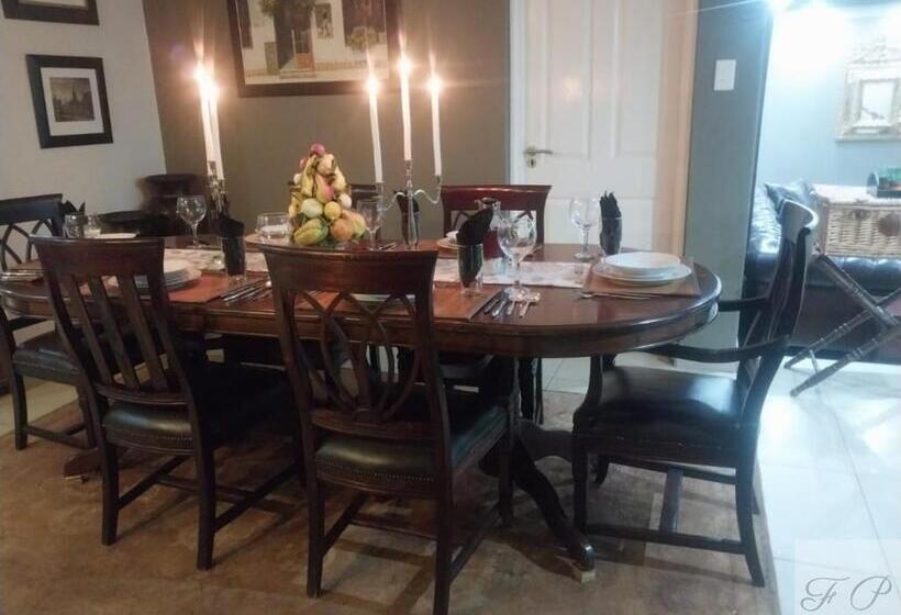 پانسیون The Rhino Room At Frederick S Place