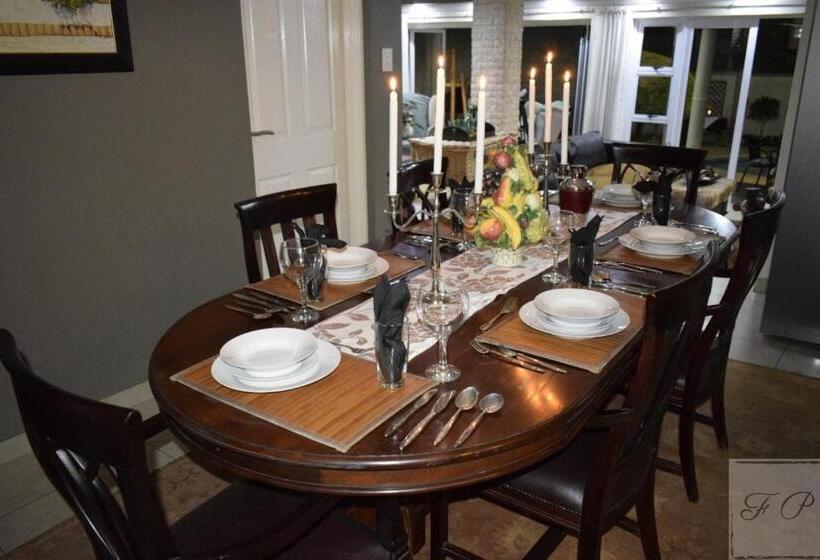 پانسیون The Rhino Room At Frederick S Place