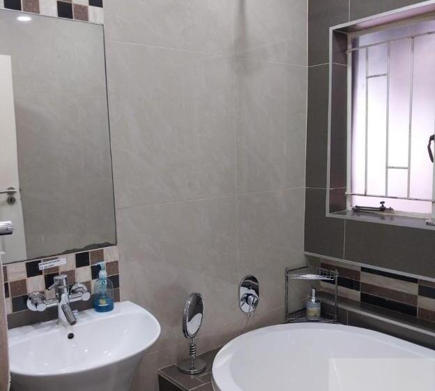 پانسیون The Rhino Room At Frederick S Place