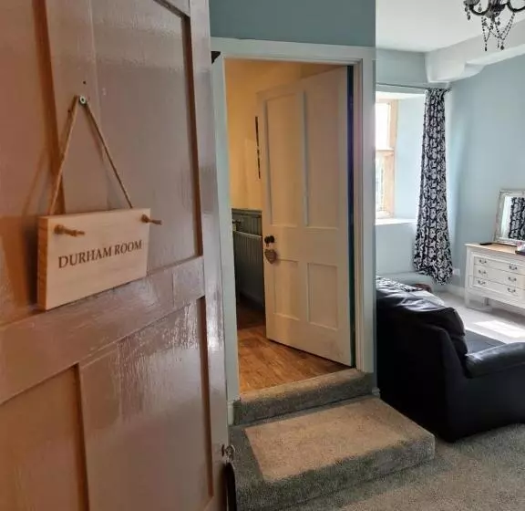 2 Stanhope Hall B&b