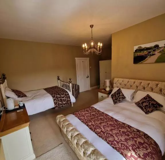 2 Stanhope Hall B&b