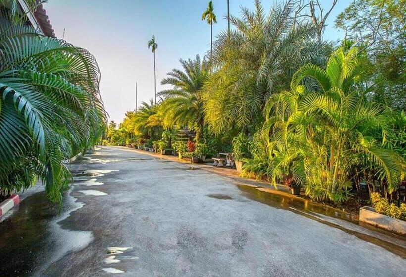 Baan Suan Rim Num Resort